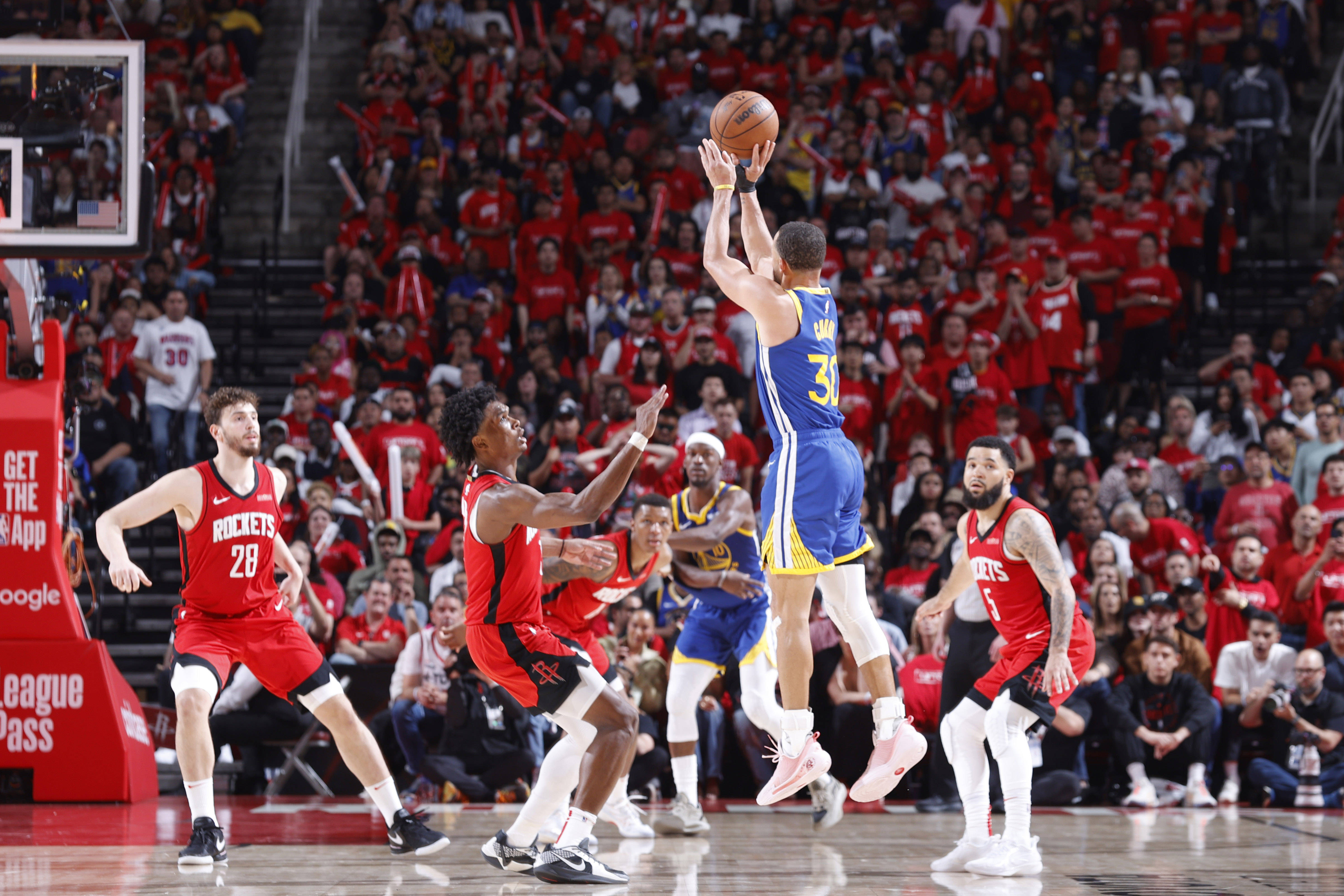 星空体育 -包含转折点！休斯敦火箭再遭质疑；CBA季后赛冲刺阶段攻防权衡；更衣室稳定；资深球员宣示担当的词条