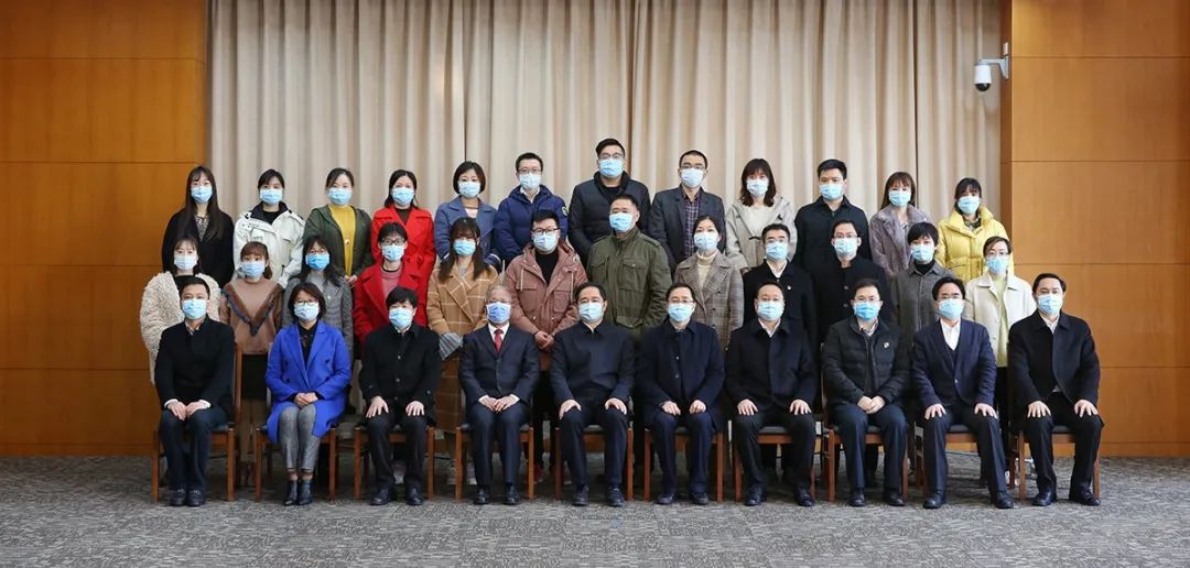 关于曼城发布备战花絮，今晨止住颓势，法甲任务艰巨，医务组通报恢复的信息